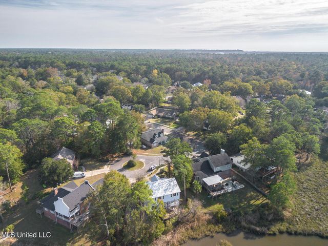 1066 Conley Circle, Ocean Springs, MS 39564