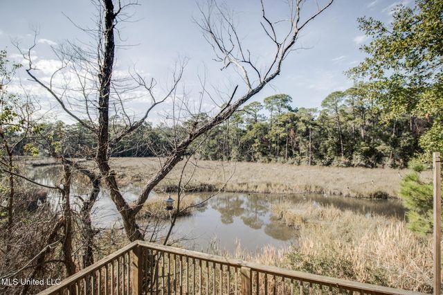 1066 Conley Circle, Ocean Springs, MS 39564