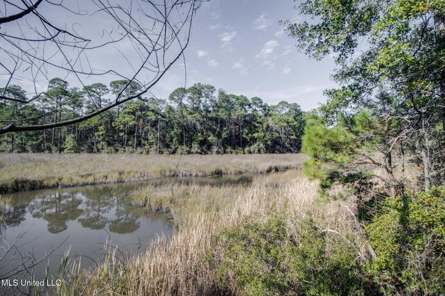 1066 Conley Circle, Ocean Springs, MS 39564