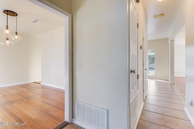 1066 Conley Circle, Ocean Springs, MS 39564