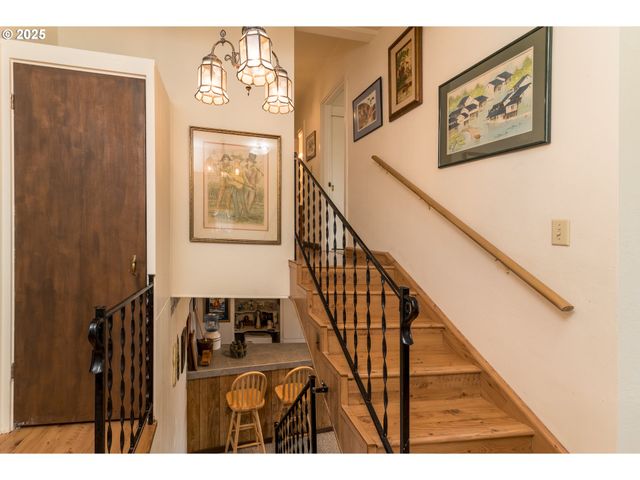 1332 BAYVIEW St, North Bend, OR 97459