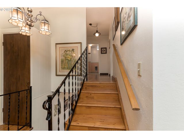 1332 BAYVIEW St, North Bend, OR 97459