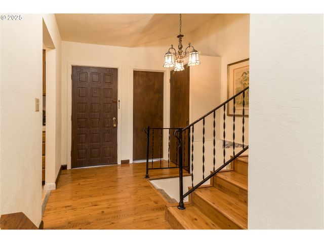 1332 BAYVIEW St, North Bend, OR 97459