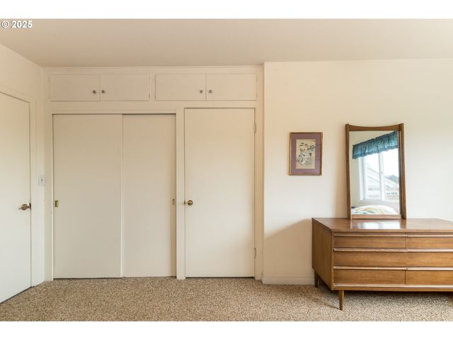 1332 BAYVIEW St, North Bend, OR 97459