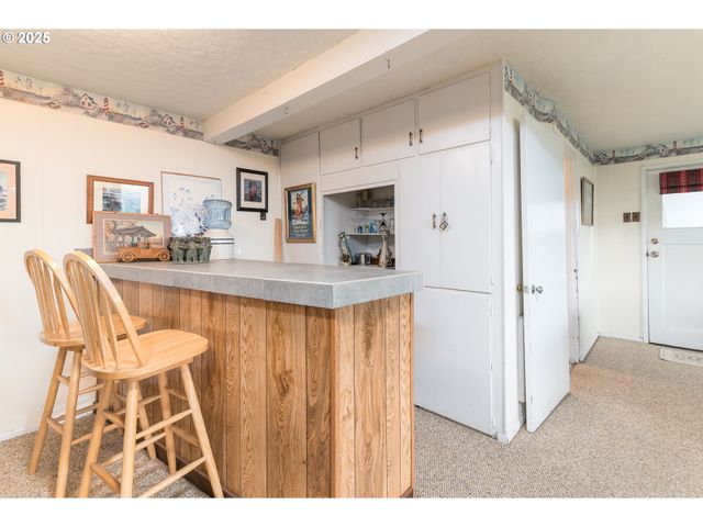 1332 BAYVIEW St, North Bend, OR 97459