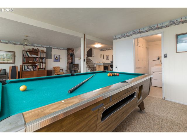 1332 BAYVIEW St, North Bend, OR 97459