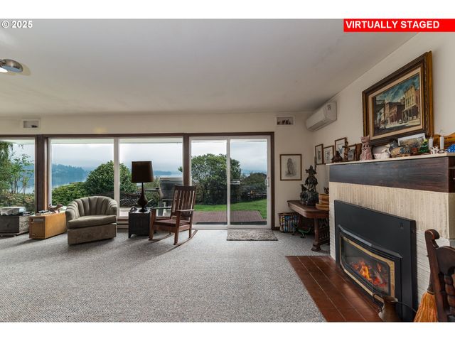 1332 BAYVIEW St, North Bend, OR 97459