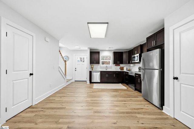 8 Robin Hood Road, Taylors, SC 29687