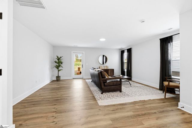 8 Robin Hood Road, Taylors, SC 29687