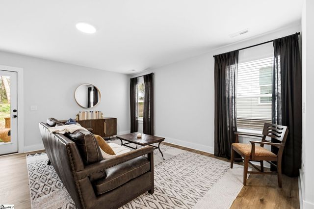 8 Robin Hood Road, Taylors, SC 29687