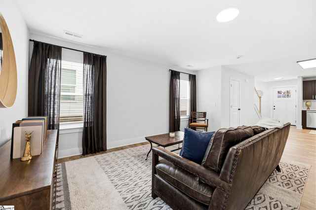 8 Robin Hood Road, Taylors, SC 29687