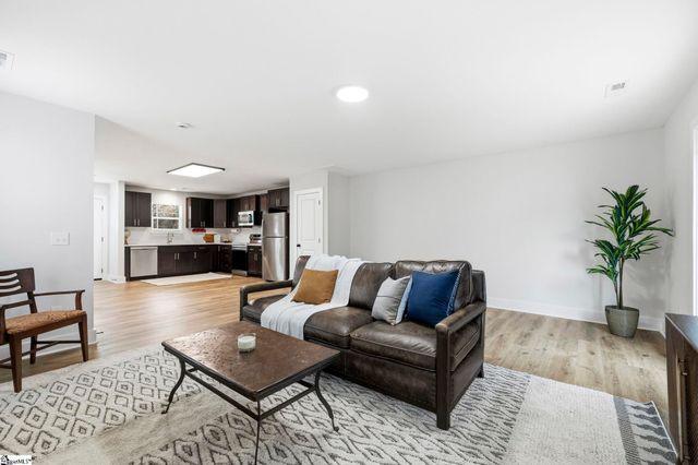 8 Robin Hood Road, Taylors, SC 29687