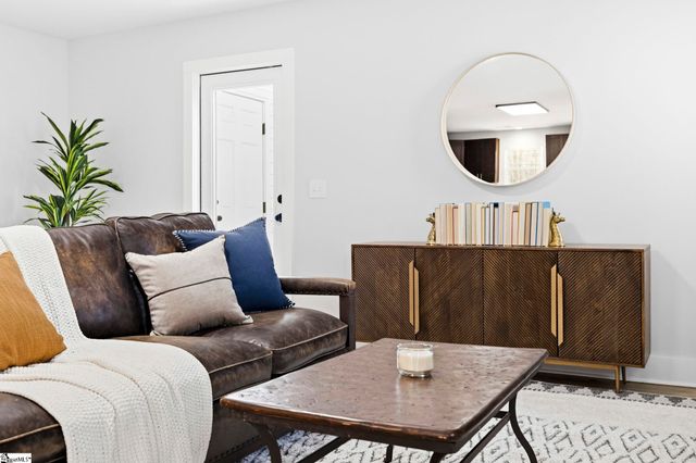 8 Robin Hood Road, Taylors, SC 29687