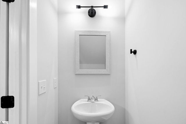 8 Robin Hood Road, Taylors, SC 29687