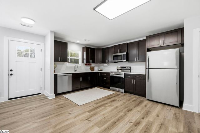 8 Robin Hood Road, Taylors, SC 29687