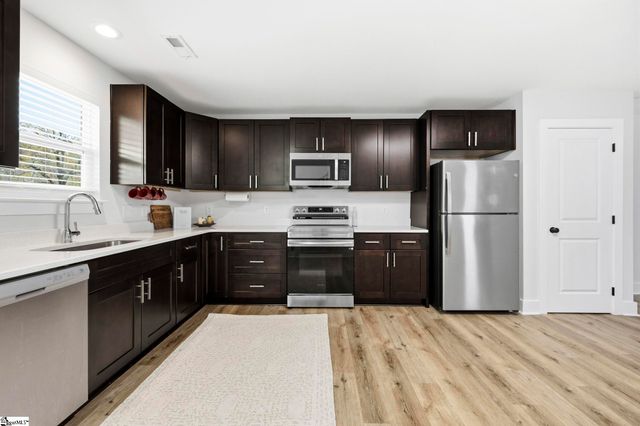 8 Robin Hood Road, Taylors, SC 29687