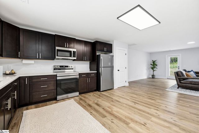 8 Robin Hood Road, Taylors, SC 29687