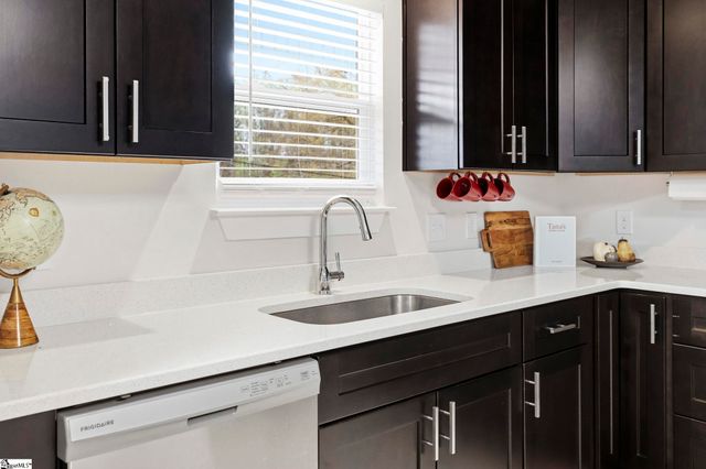 8 Robin Hood Road, Taylors, SC 29687