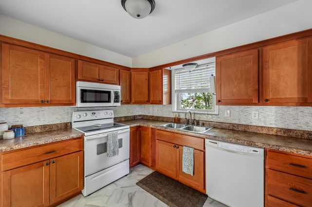 1053 W Forest Avenue, Muskegon, MI 49441