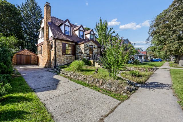 1053 W Forest Avenue, Muskegon, MI 49441