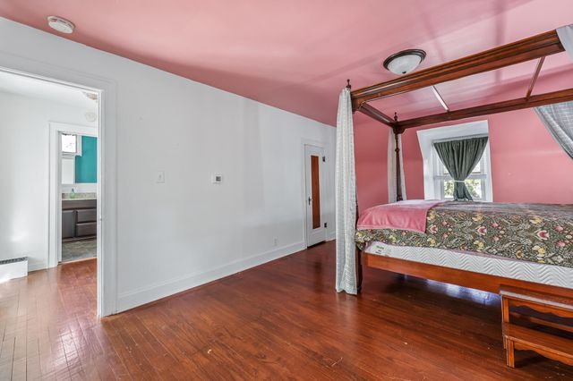 1053 W Forest Avenue, Muskegon, MI 49441