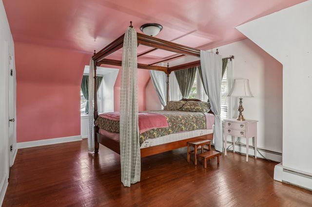 1053 W Forest Avenue, Muskegon, MI 49441
