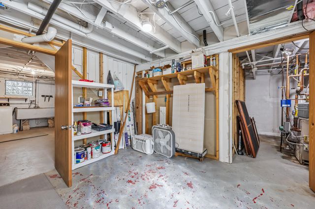 1053 W Forest Avenue, Muskegon, MI 49441