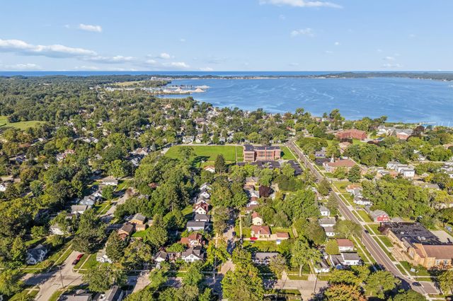 1053 W Forest Avenue, Muskegon, MI 49441