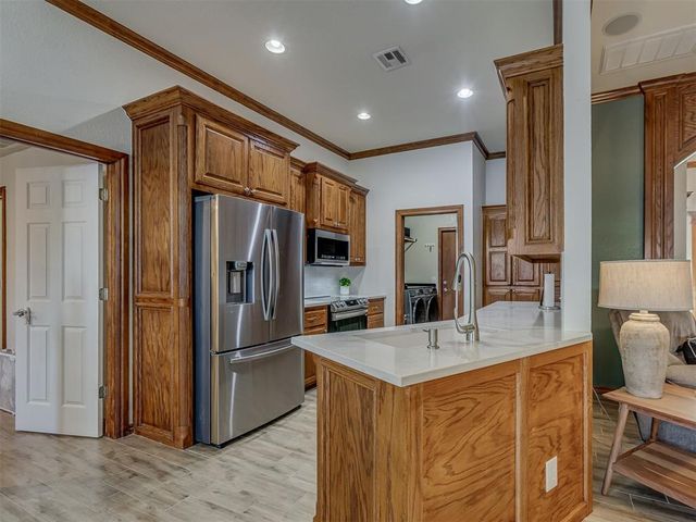 609 N Ponderosa Way, Mustang, OK 73064