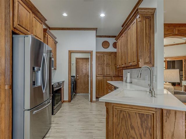 609 N Ponderosa Way, Mustang, OK 73064