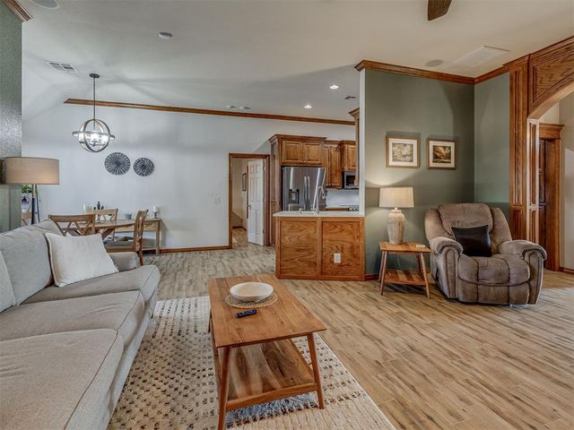 609 N Ponderosa Way, Mustang, OK 73064