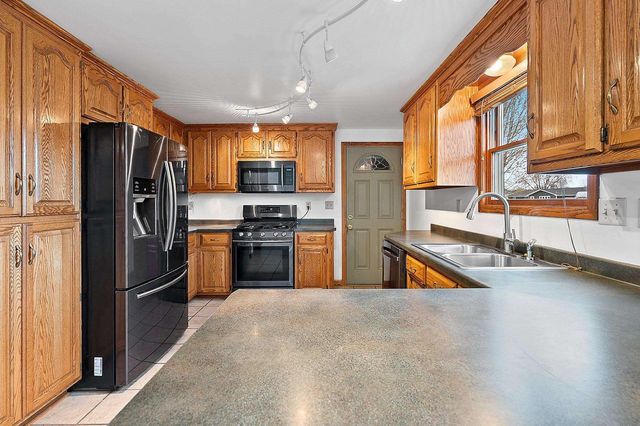 860 FRIBOURG STREET, De Pere, WI 54115