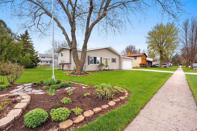 860 FRIBOURG STREET, De Pere, WI 54115