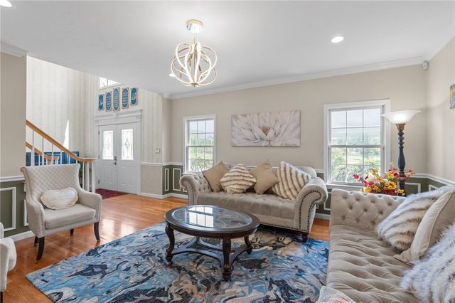 38 Steeple Lane, Lincoln, RI 02865