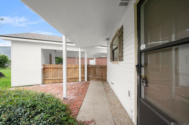 18468 Perkins Oak Rd, Prairieville, LA 70769
