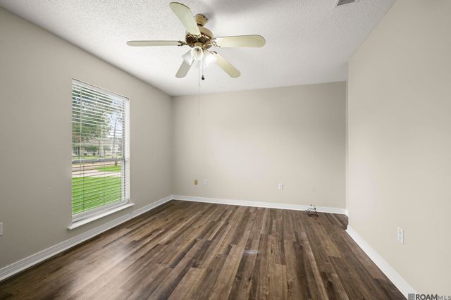 18468 Perkins Oak Rd, Prairieville, LA 70769