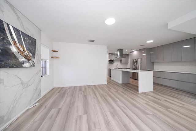 3920 W BARCELONA STREET, Tampa, FL 33629