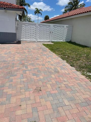 15975 SW 109th St 1, Miami, FL 33196
