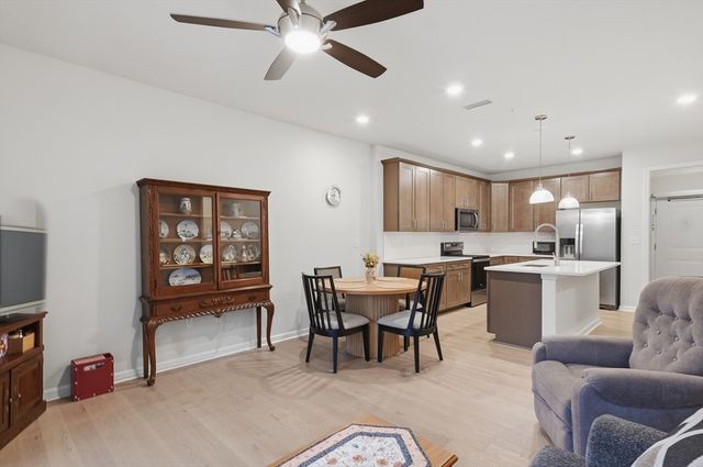 320 Martins Landing 108, North Reading, MA 01864