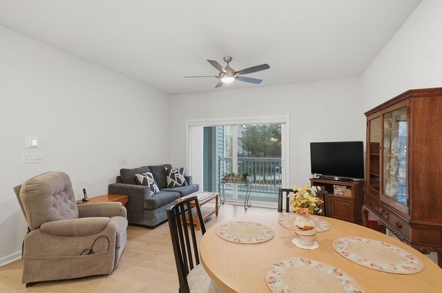 320 Martins Landing 108, North Reading, MA 01864