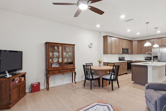 320 Martins Landing 108, North Reading, MA 01864