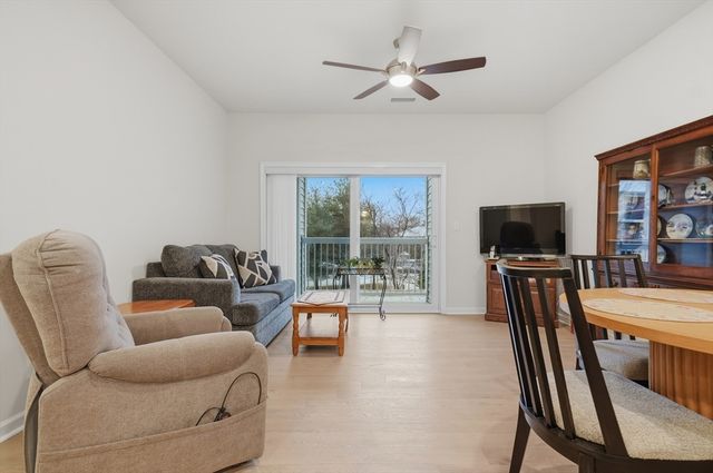 320 Martins Landing 108, North Reading, MA 01864