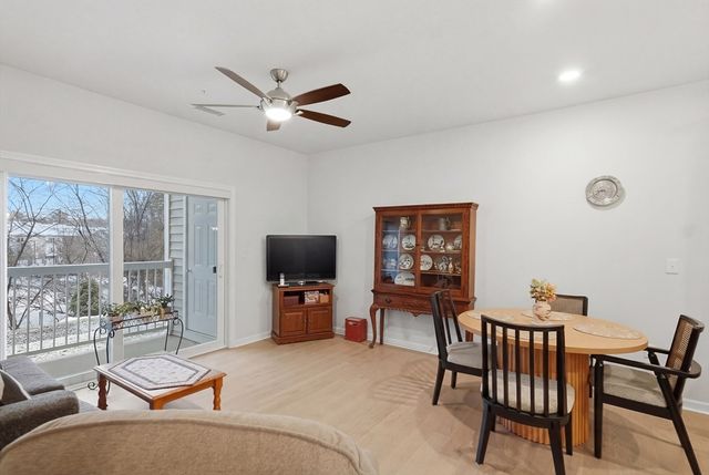 320 Martins Landing 108, North Reading, MA 01864