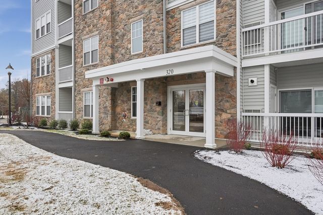 320 Martins Landing 108, North Reading, MA 01864