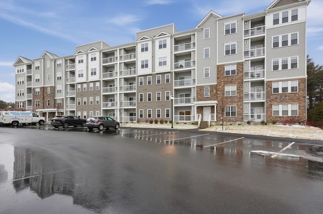 320 Martins Landing 108, North Reading, MA 01864