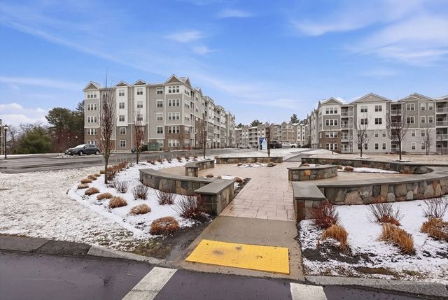 320 Martins Landing 108, North Reading, MA 01864