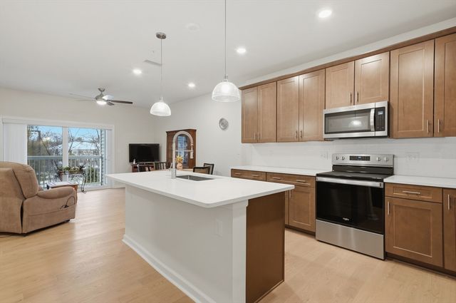 320 Martins Landing 108, North Reading, MA 01864