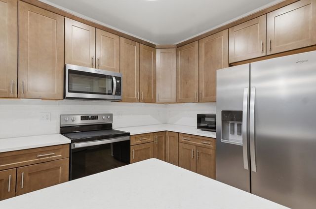 320 Martins Landing 108, North Reading, MA 01864