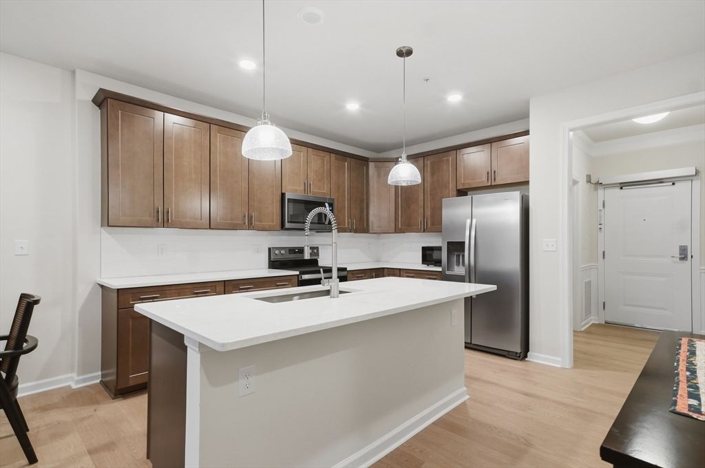 320 Martins Landing 108, North Reading, MA 01864