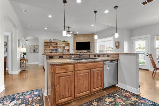 1505 Lucy Circle, Lindale, TX 75771